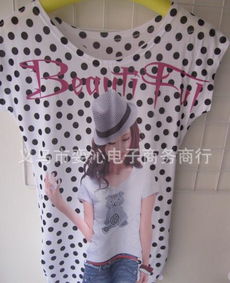 夏日地?cái)偀徜N首選 女式印花圓領(lǐng)短袖T恤，廠家一手貨源與搭配飾品推薦